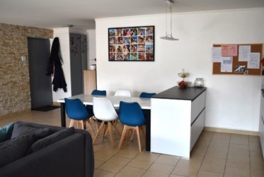 VEYRAS - A VENDRE - APPARTEMENT 4.5 PCES DE PLAIN-PIED + 2 PL. DE PARC
