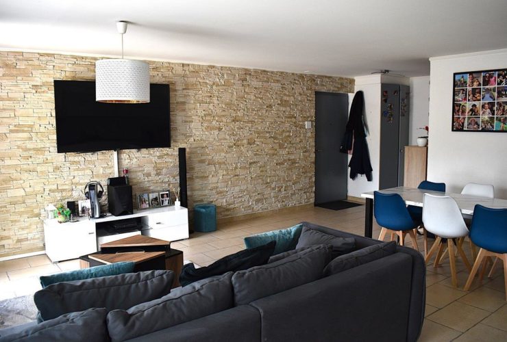 VEYRAS - A VENDRE - APPARTEMENT 4.5 PCES DE PLAIN-PIED + 2 PL. DE PARC